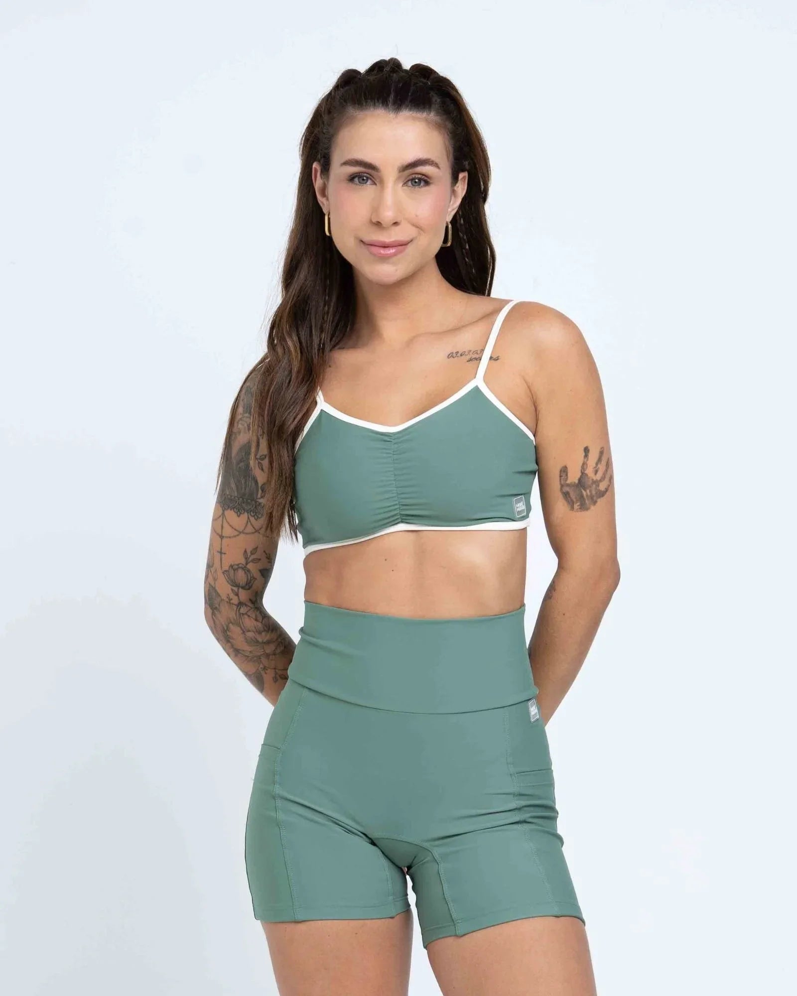 Short Fitness Bike Verde Eucalipto sem costura frontal