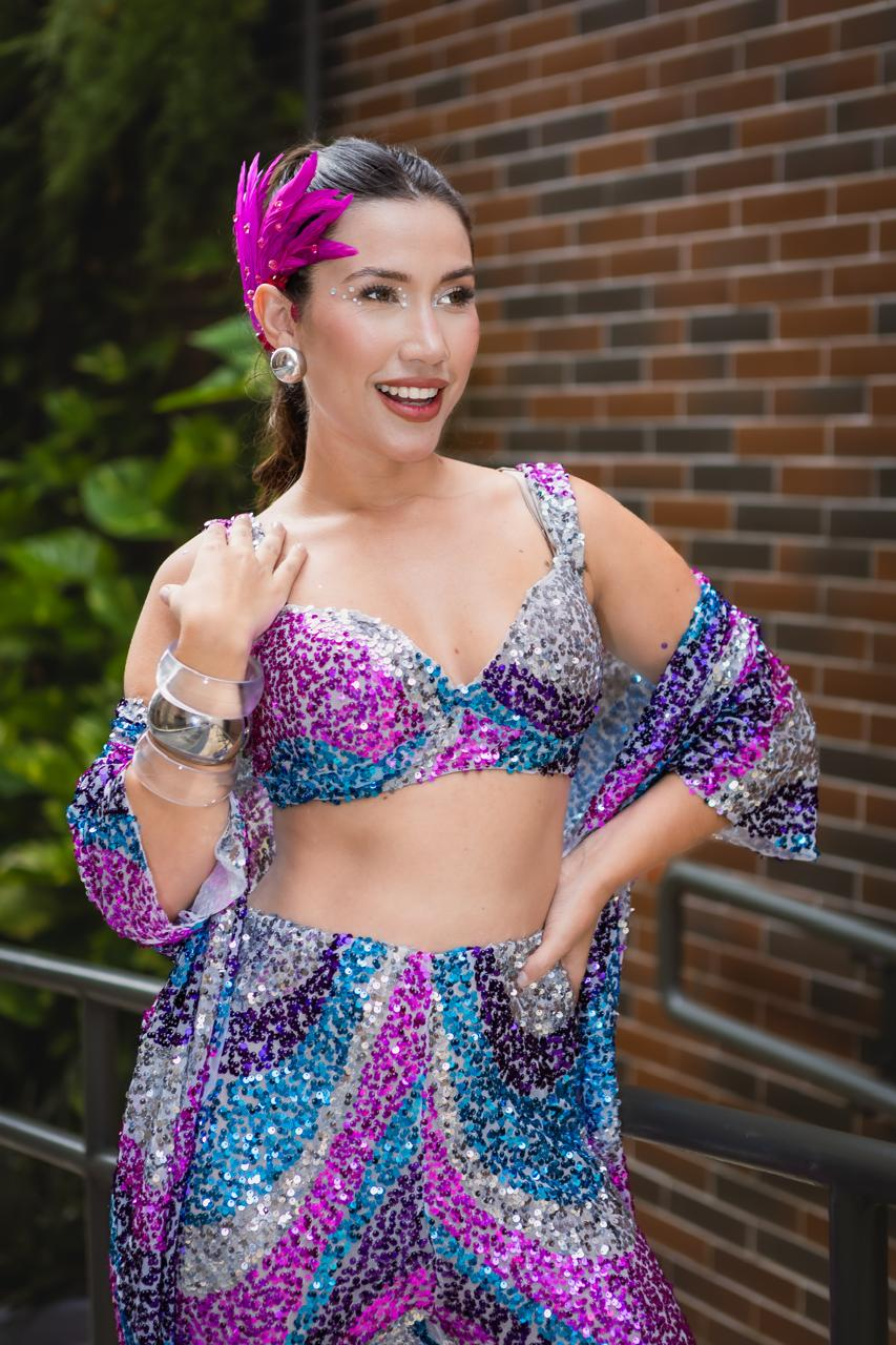 Conjunto 3 peças Paetê Colorido Top com Bojo, Calça Pantalona e Kimono