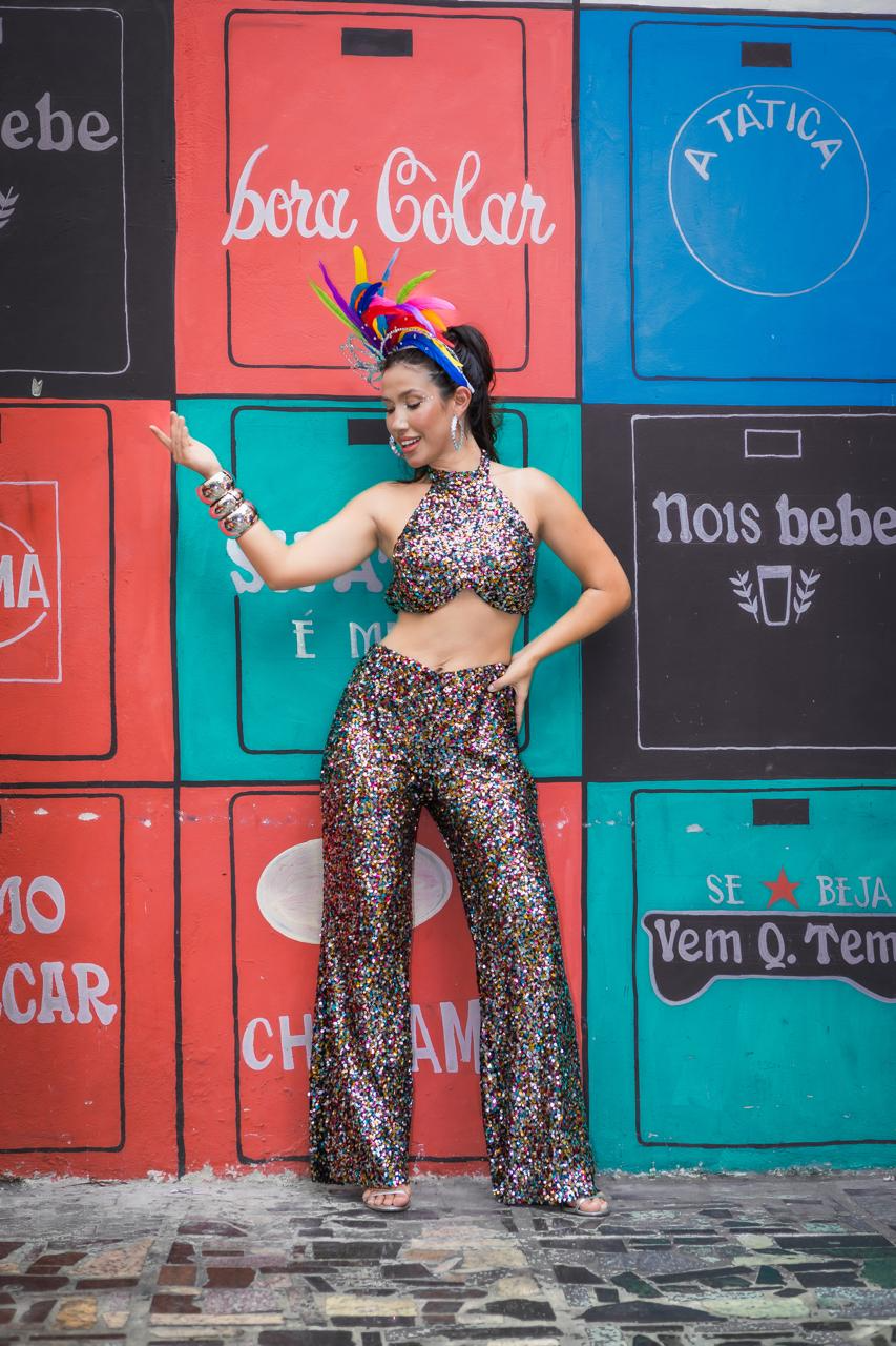 Conjunto Paetê Multicolorido Top Frente Única e Calça Pantalona