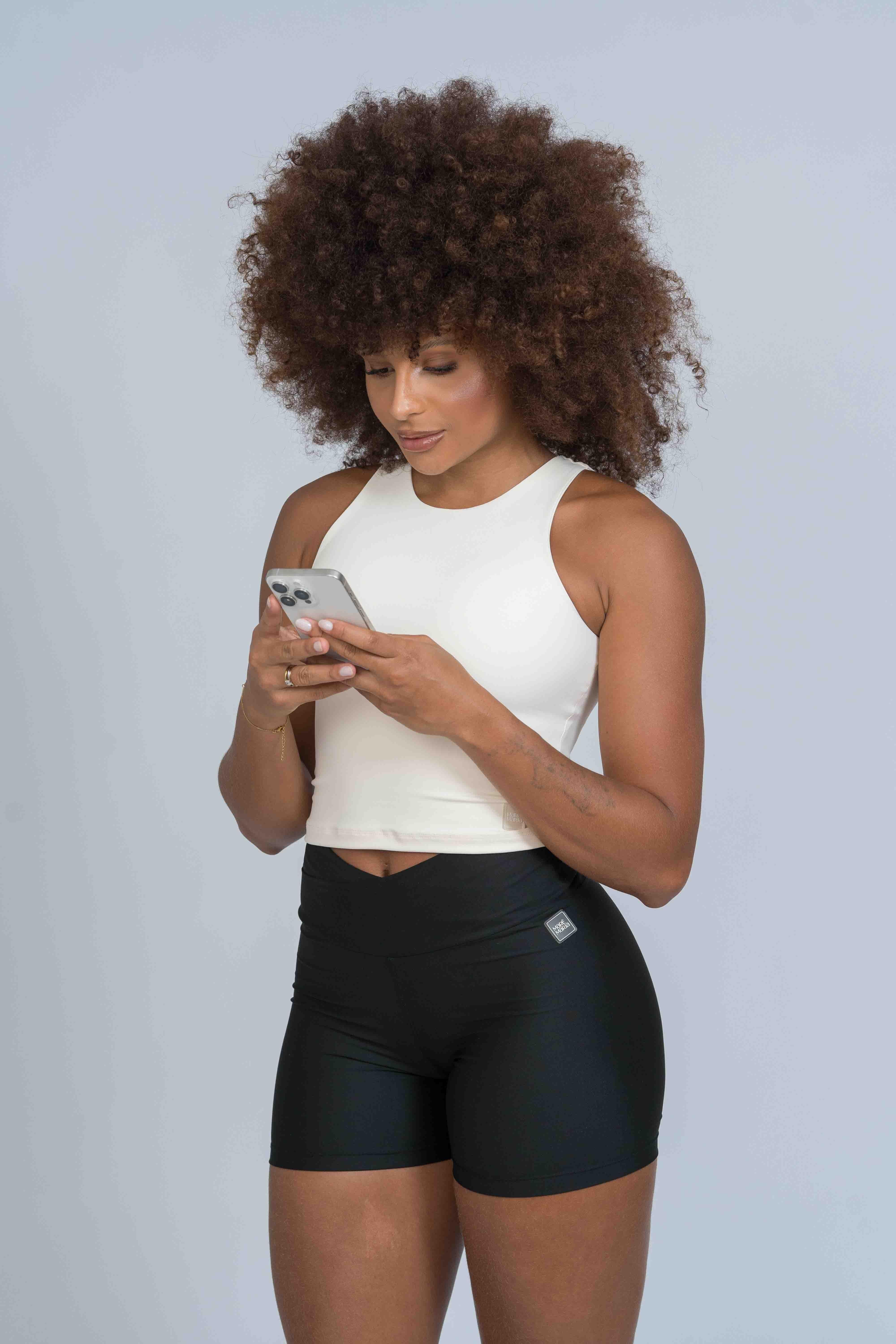 Short fitness Move Super Black empina bumbum