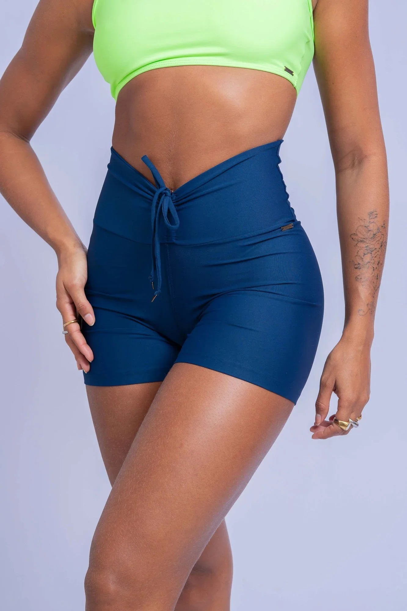 Short fitness Slim Azul Marinho Empina Bumbum