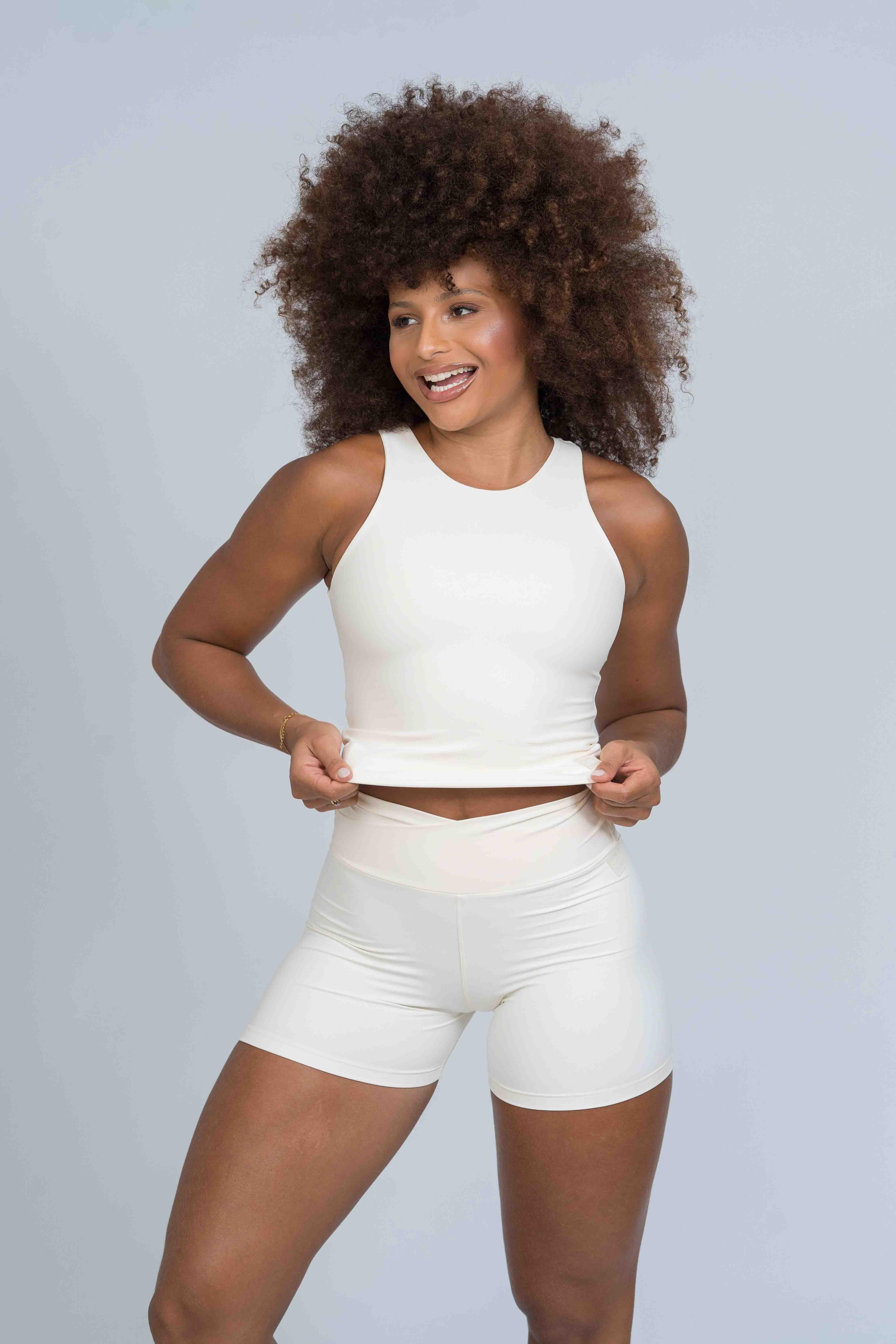 Short Fitness Move Off White empina bumbum