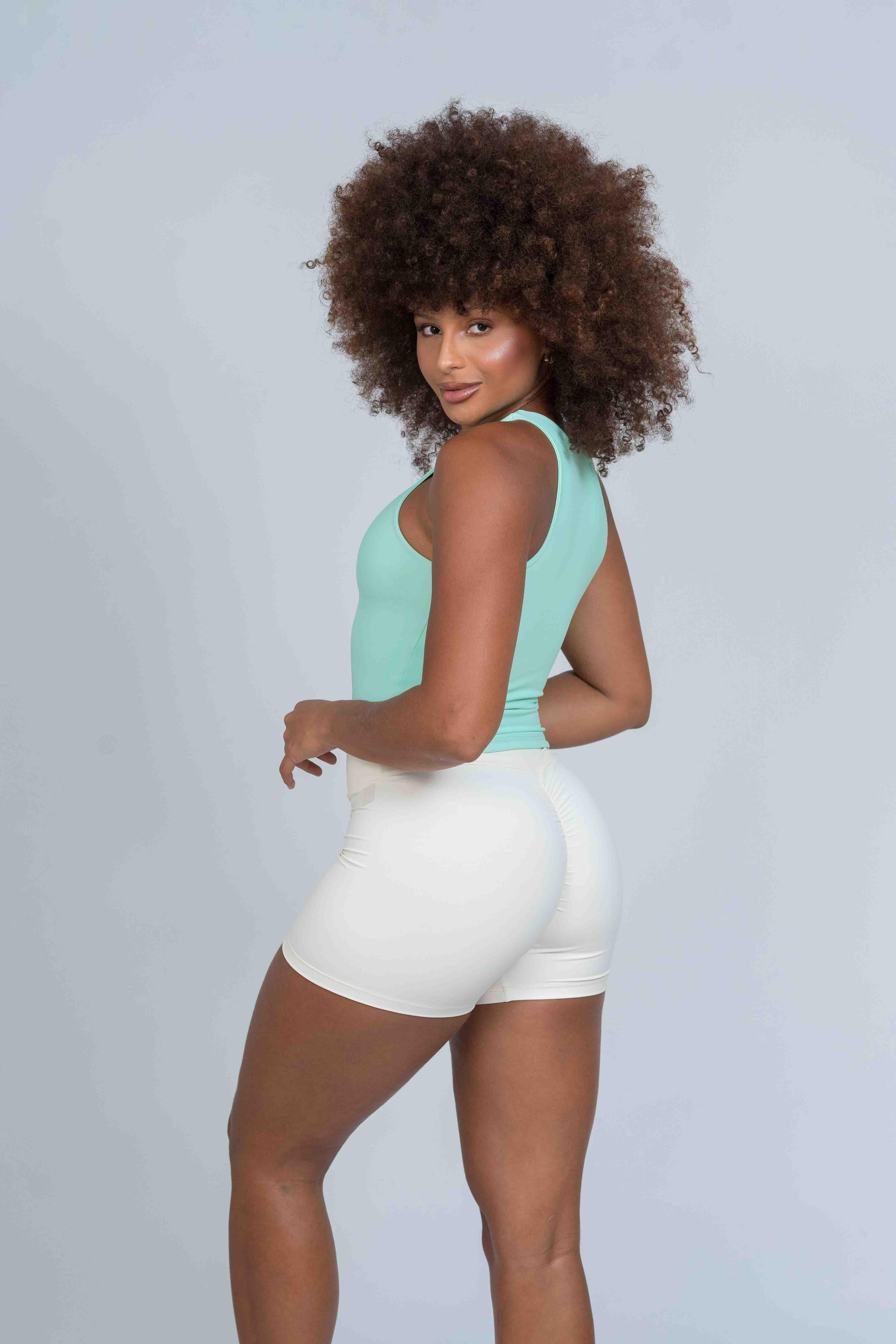 Short Fitness Move Off White empina bumbum