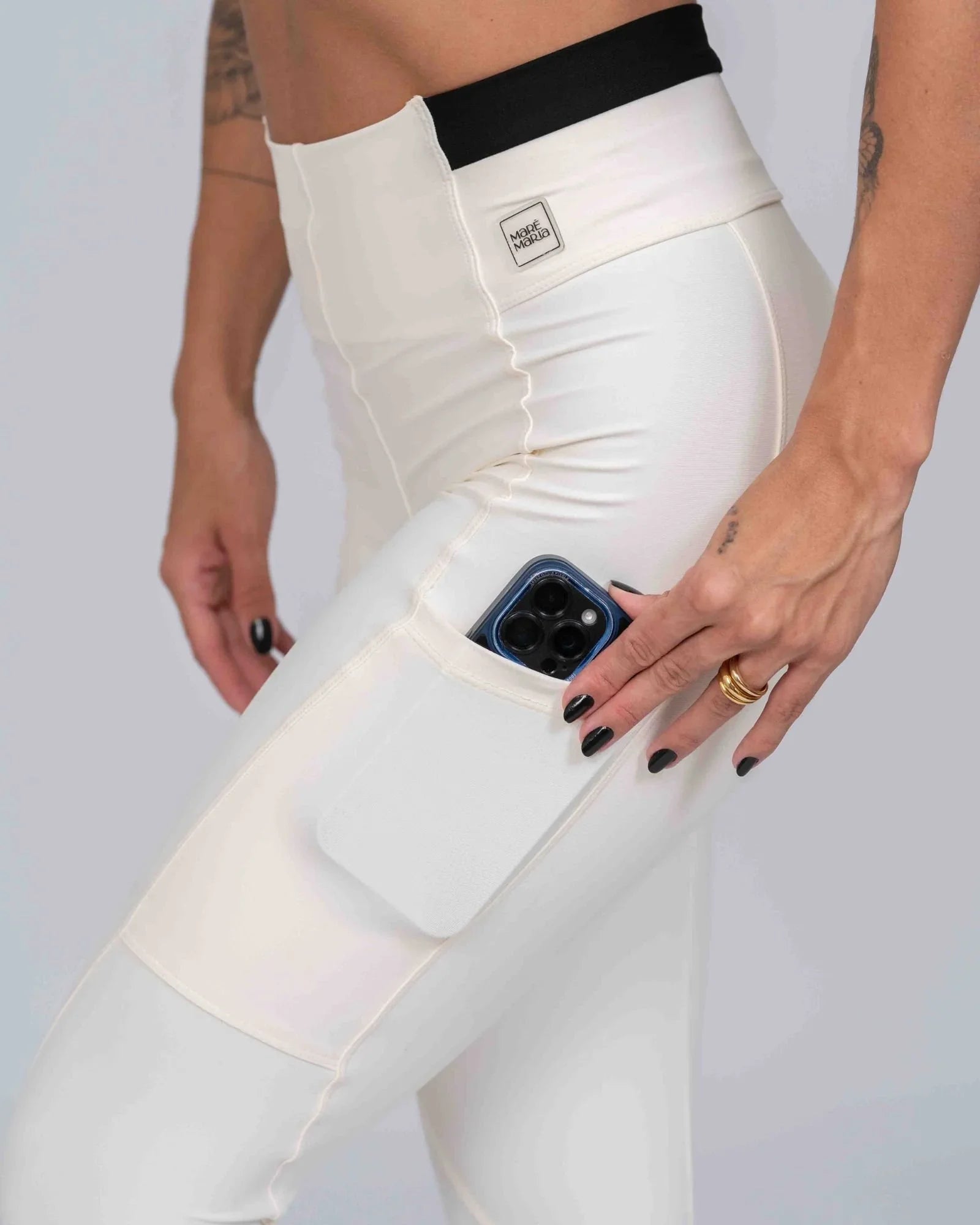 Calça Classic Duo Off White com Super Black compressão com bolso